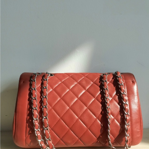 （sent to other platform) Chanel classic flap medium size Diana bag red - Picture 2 of 8
